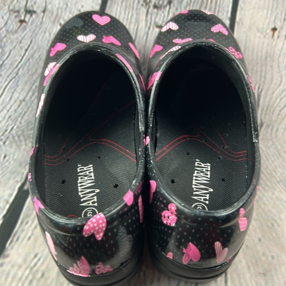 ANYWEAR Black & Pink Hearts Breast Cancer Awareness Slip On Professional Clogs - Picture 13 of 17